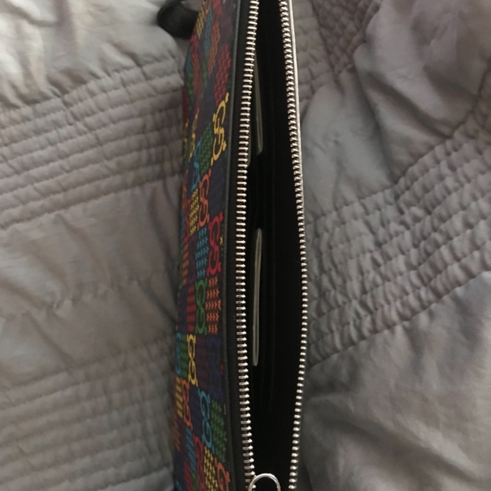 Gucci - Picture 4 of 4